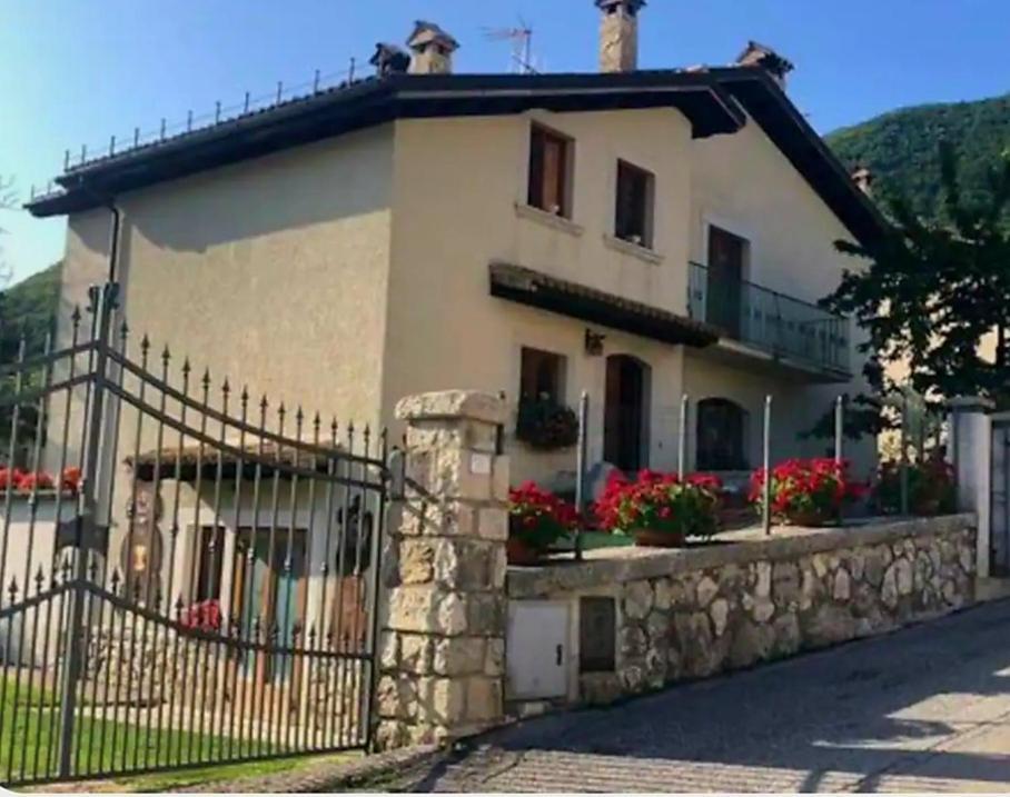 A Due Passi Dai Lupi Villa Civitella Alfedena Kültér fotó